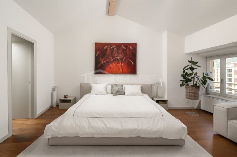 LUXUS UND KOMFORT: 6,5 ZIMMER PENTHOUSE-WOHNUNG MIT PANORAMABLICK AUF LUGANO (13)