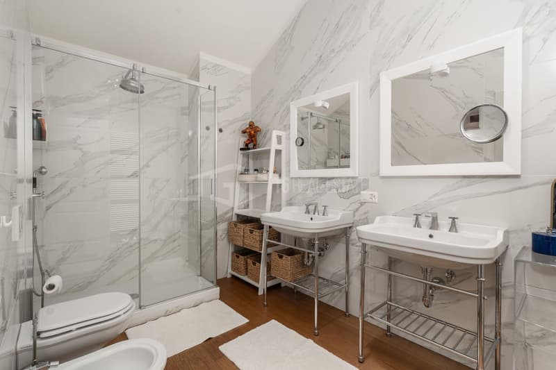 LUXUS UND KOMFORT: 6,5 ZIMMER PENTHOUSE-WOHNUNG MIT PANORAMABLICK AUF LUGANO (2)