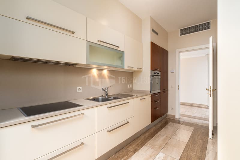 SCHÖNE WOHNUNG MIT GROSSER TERRASSE UND SEEBLICK (8)