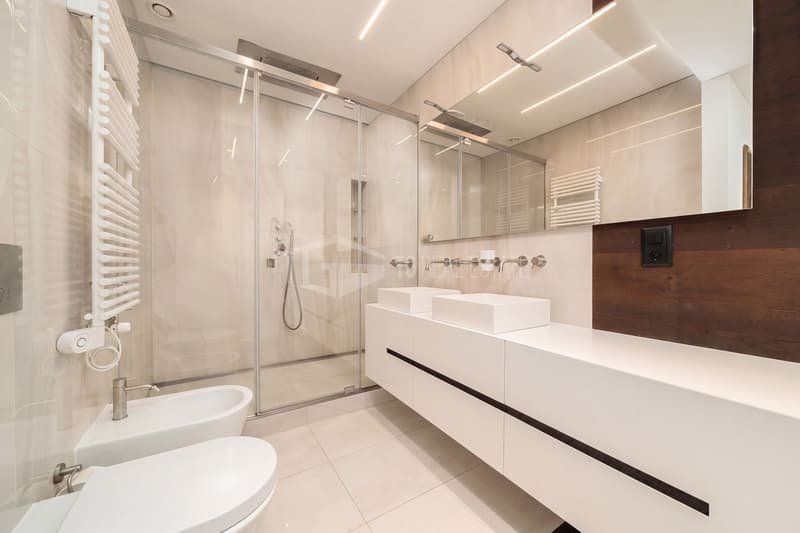 ELEGANTES PENTHOUSE IM 12. STOCK IM HERZEN VON LUGANO (9)