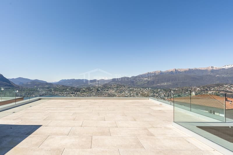 MAGNIFICENT VILLA WITH GARDEN AND LAKE VIEW (19)