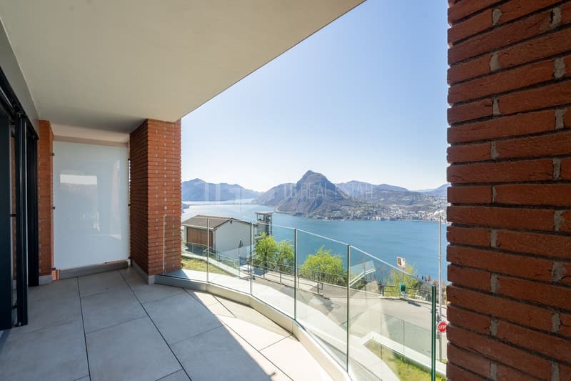 MAGNIFICENT VILLA WITH GARDEN AND LAKE VIEW (8)