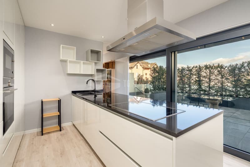 5-ROOM HOUSE WITH GARDEN. (5)