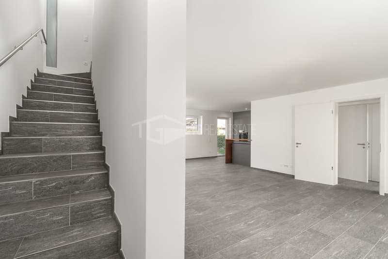ENCHANTING 5.5-ROOM HEADROOM VILLA WITH GARDEN (10)