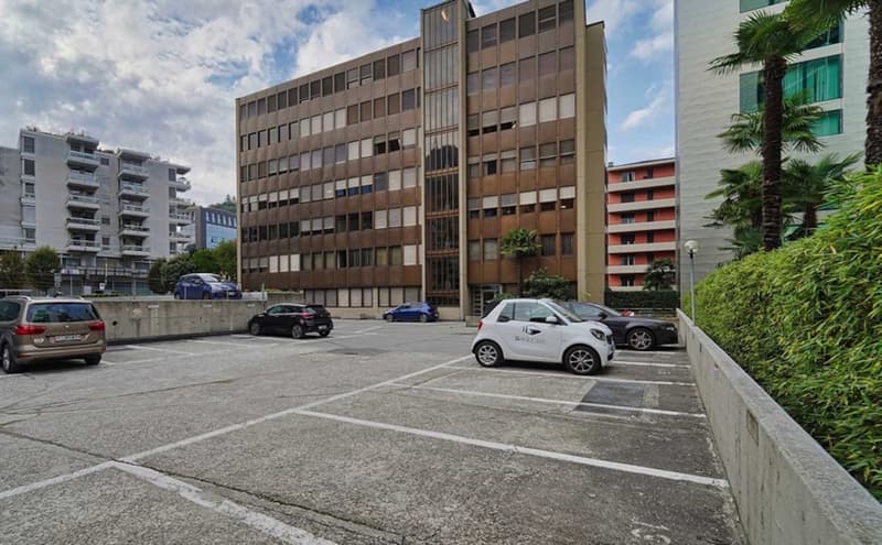 BÜRO IM FINANZIELLEN HERZEN DES PARADIESES (1)