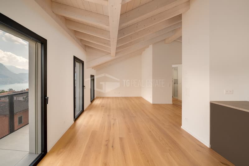 NUOVO ATTICO MANSARDATO CON VISTA LAGO (3)