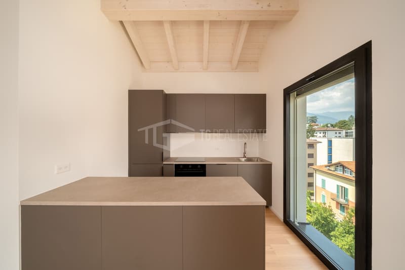 NUOVO ATTICO MANSARDATO CON VISTA LAGO (4)