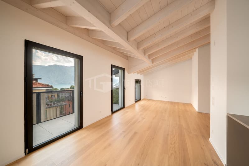 NUOVO ATTICO MANSARDATO CON VISTA LAGO (2)