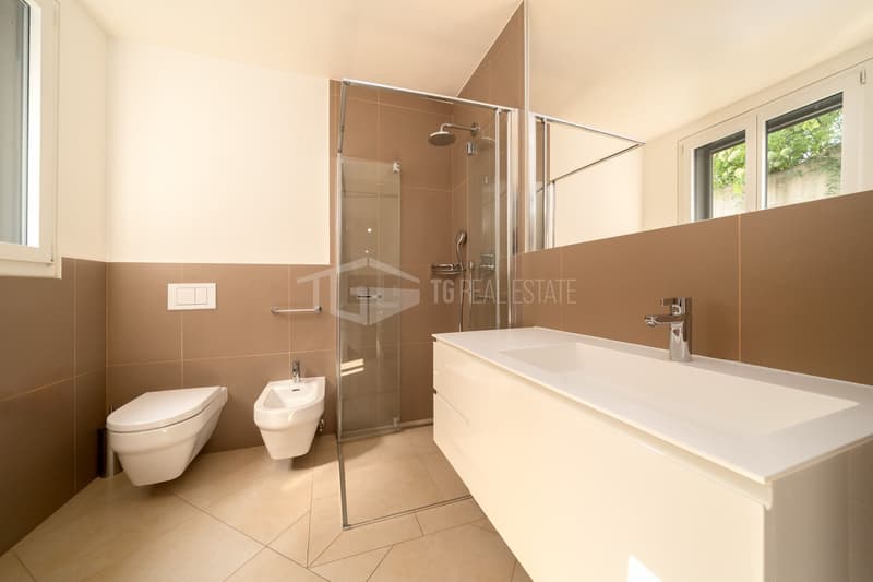 PRESTIGIOSO DUPLEX CON VISTA LAGO E PISCINA (14)