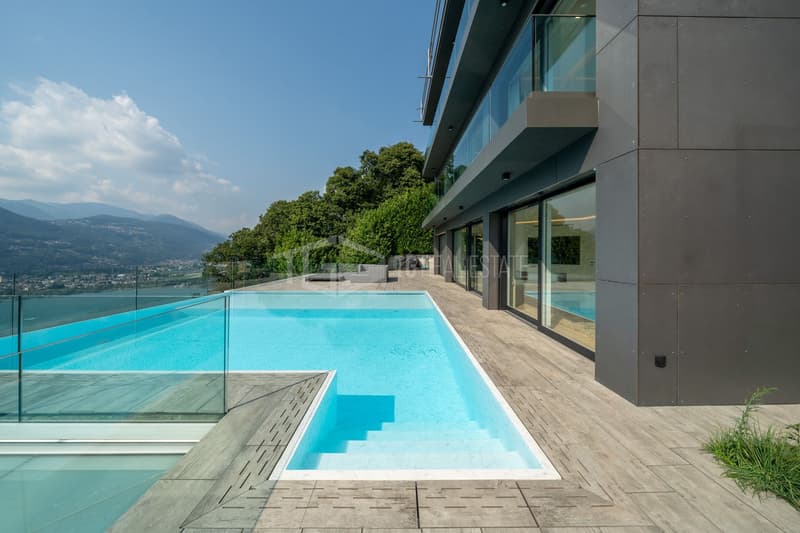 PRESTIGIOSO DUPLEX CON VISTA LAGO E PISCINA (17)