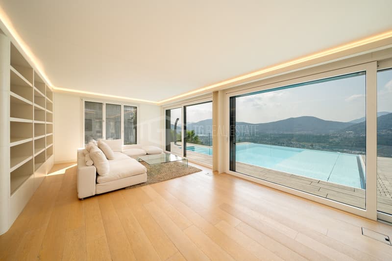 PRESTIGIOSO DUPLEX CON VISTA LAGO E PISCINA (4)