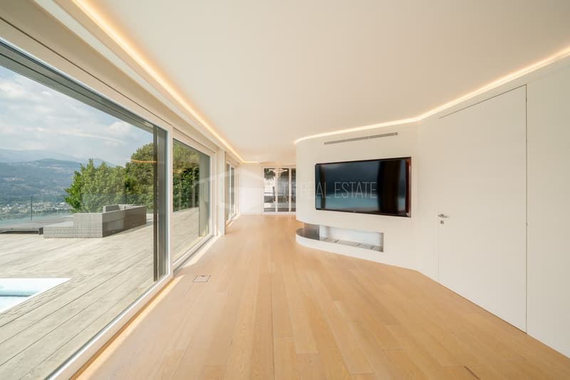 PRESTIGIOSO DUPLEX CON VISTA LAGO E PISCINA (6)