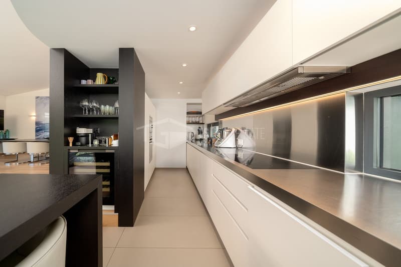 ELEGANTE APPARTAMENTO DI 4 LOCALI CON GIARDINO E VISTA LAGO (7)