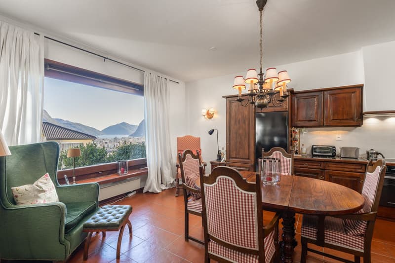 MEDITERRANE DOPPELHAUSHÄLFTE IN WOHNLAGE MIT SEEBLICK (7)