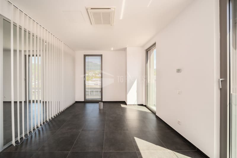 MODERNES BÜRO IN MANNO (6)