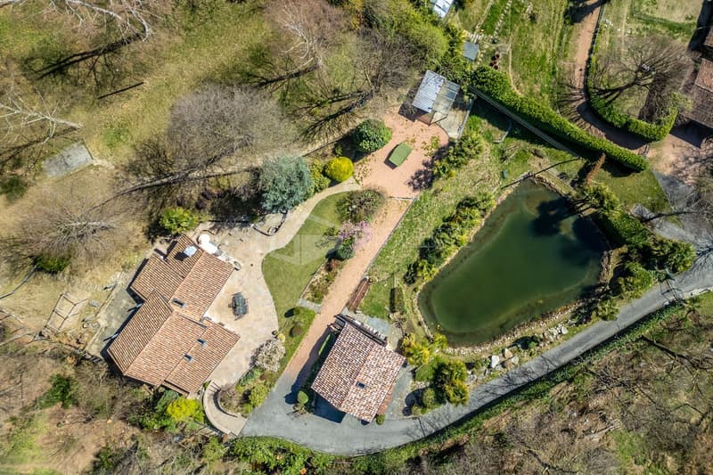 UN'OASI DI PRIVACY: VILLA CON LAGHETTO E DEPENDANCE (20)