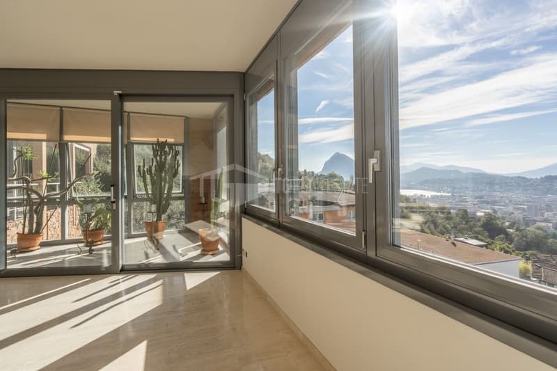 VILLA MIT POOL UND SEEBLICK (13)