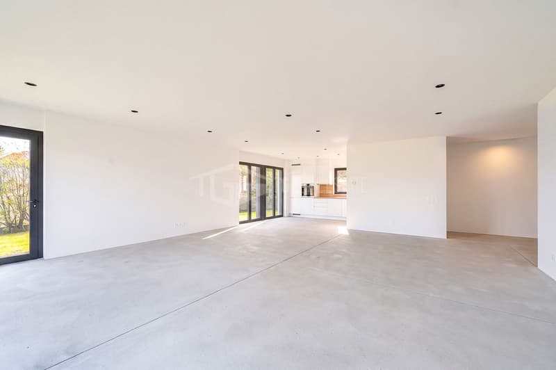 Neue geräumige 4.5-Wohnung mit Seeblick und Garten (4)