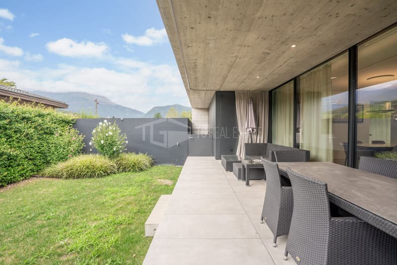 ELEGANTE MODERNE VILLA IM GRÜNEN (12)