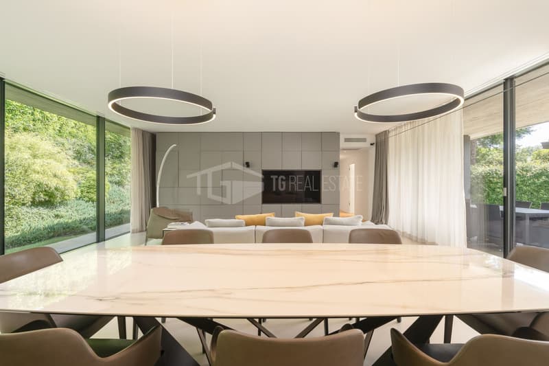 ELEGANTE MODERNE VILLA IM GRÜNEN (9)
