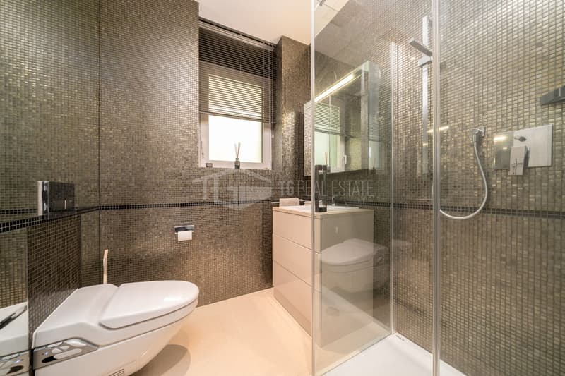 Elegantes Luxus-Penthouse mit Panoramablick auf den See (12)