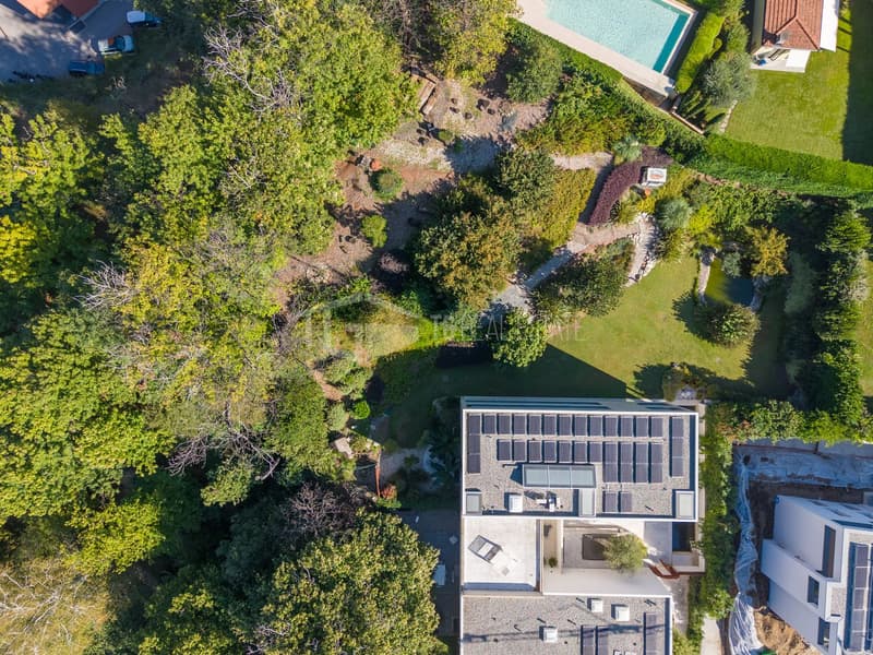 LUSSUOSA VILLA CON PISCINA E GIARDINO VICINO ALLA TASIS (33)