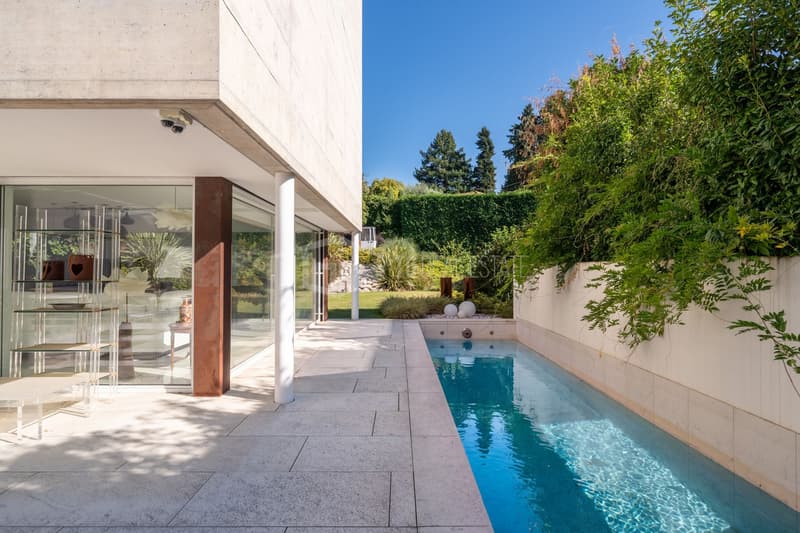 LUSSUOSA VILLA CON PISCINA E GIARDINO VICINO ALLA TASIS (29)