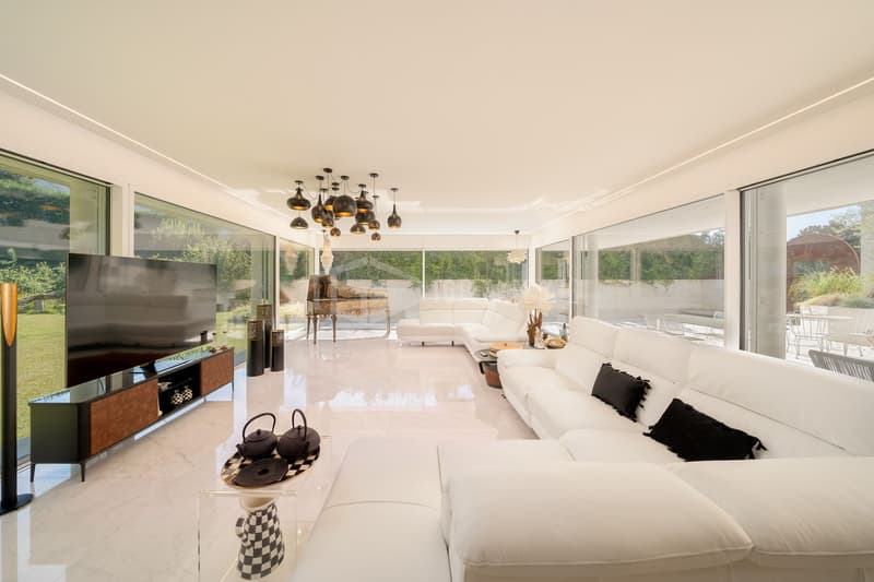 LUSSUOSA VILLA CON PISCINA E GIARDINO VICINO ALLA TASIS (4)