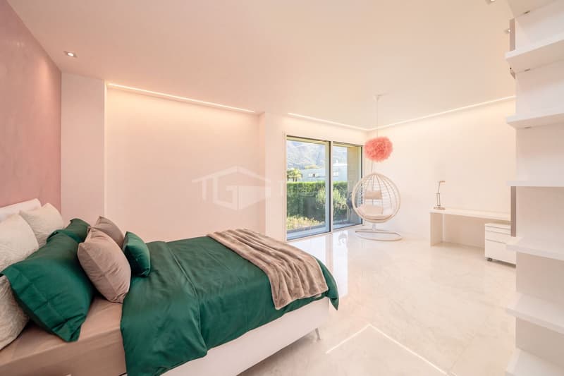 LUSSUOSA VILLA CON PISCINA E GIARDINO VICINO ALLA TASIS (23)