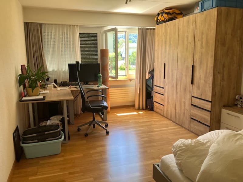 schöne 2.5-Zimmerwohnung im Hochparterre an ruhiger Lage mit Weitsicht (3)