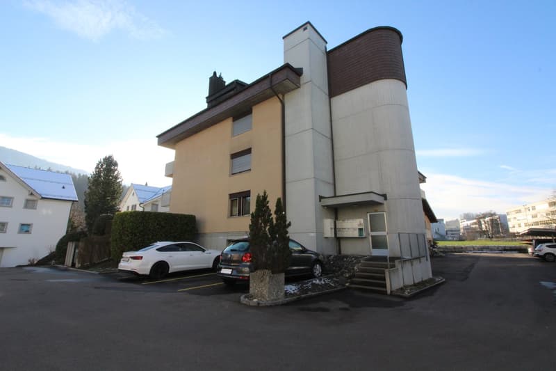 Wohnen auf zwei Ebenen - Attraktive 4.5-Zimmer-Maisonettewohnung mit Sitzplatz in Freienbach (10)