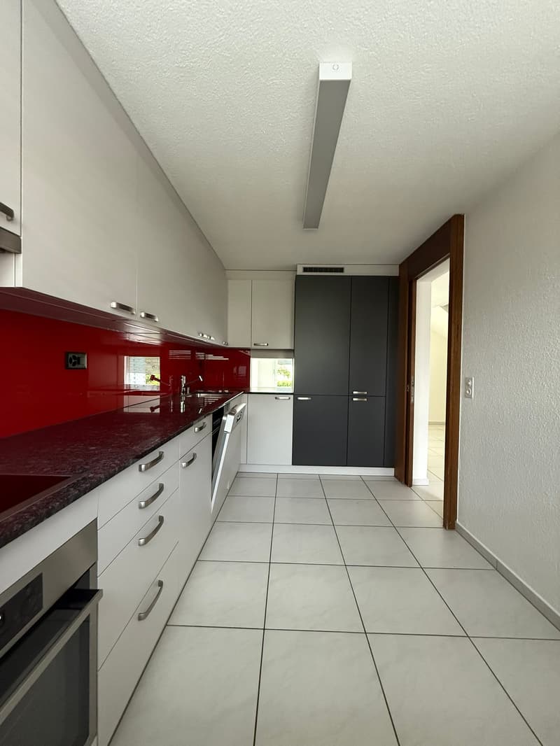 Wohnen auf zwei Ebenen - Attraktive 4.5-Zimmer-Maisonettewohnung mit Sitzplatz in Freienbach (1)