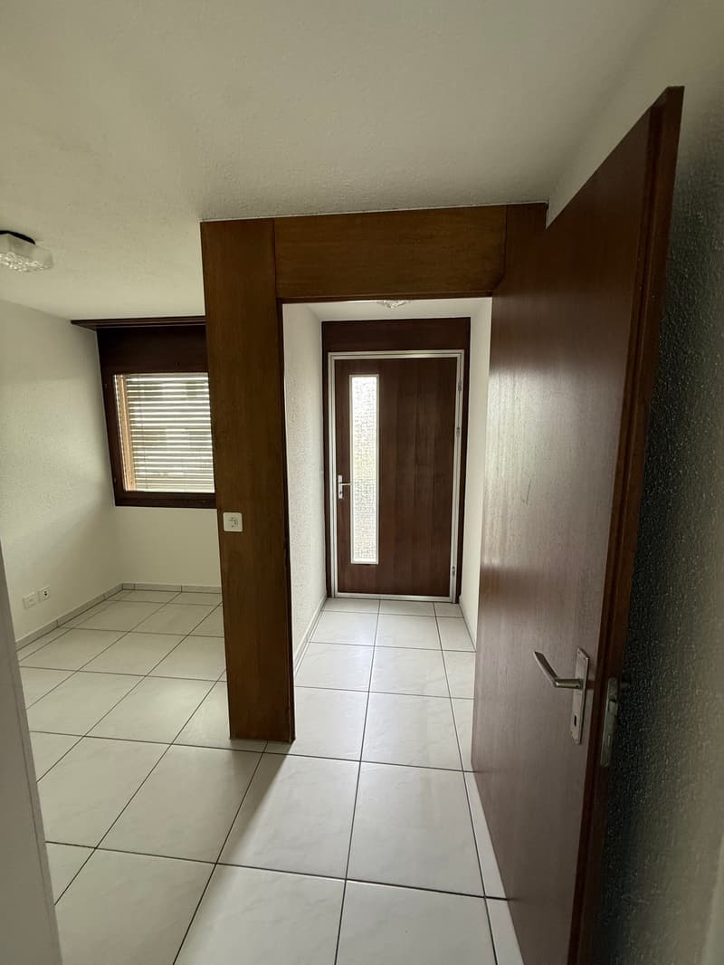 Wohnen auf zwei Ebenen - Attraktive 4.5-Zimmer-Maisonettewohnung mit Sitzplatz in Freienbach (5)
