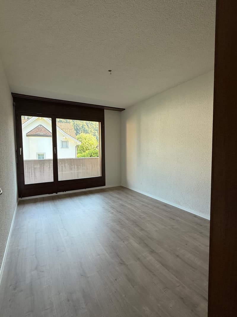 Wohnen auf zwei Ebenen - Attraktive 4.5-Zimmer-Maisonettewohnung mit Sitzplatz in Freienbach (3)