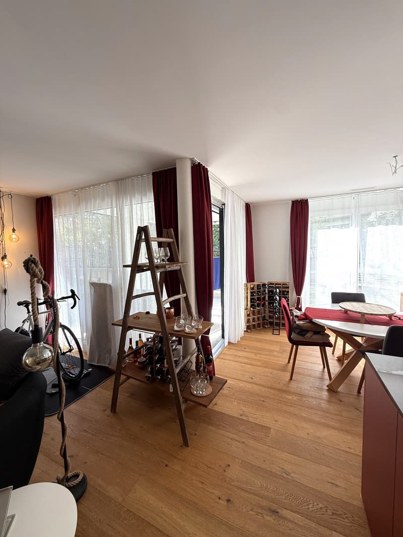 Moderne 3.5-Zimmer-Wohnung im Erdgeschoss an zentraler Lage in Siebnen (4)