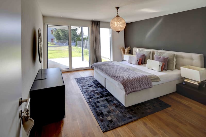 Grosse, exklusive 5.5 Zimmer-Gartenwohnung mit viel Umschwung (11)