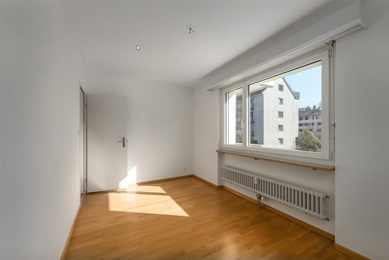 Schöne und helle 4.5 Zimmerwohnung in Binningen (11)
