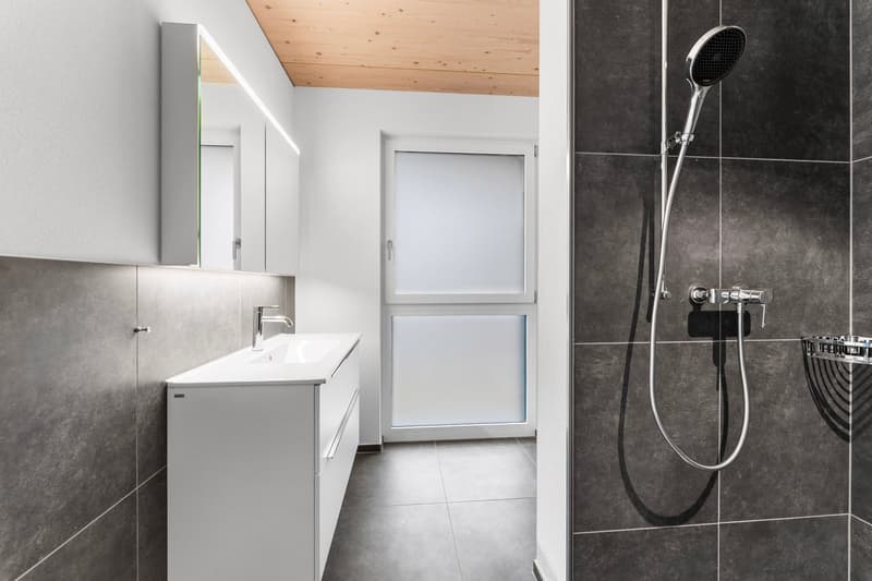 Modern 4.5-room new apartment with balcony in Mühlethurnen (11)