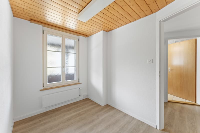 Charmante 5-Zimmer-Altbauwohnung in Oberdiessbach – ab sofort verfügbar (8)