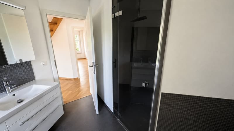 Grosszügiges 8-Zimmer-Einfamilienhaus mit Einliegerwohnung und Garage an ruhiger Lage in Gümligen (10)