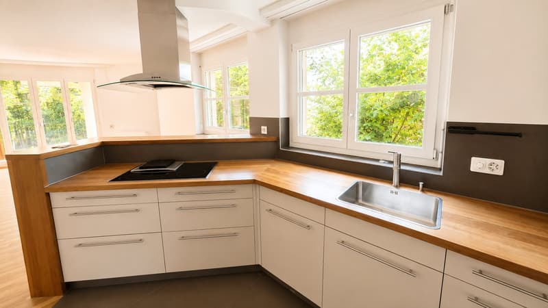 Grosszügiges 8-Zimmer-Einfamilienhaus mit Einliegerwohnung und Garage an ruhiger Lage in Gümligen (4)