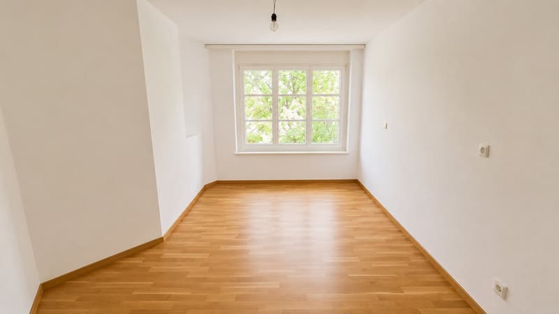 Grosszügiges 8-Zimmer-Einfamilienhaus mit Einliegerwohnung und Garage an ruhiger Lage in Gümligen (11)