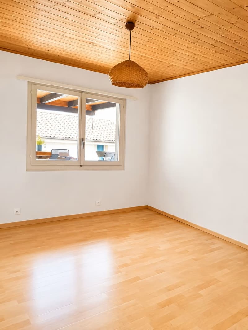 Charmantes Einfamilienhaus mit Studio und traumhafter Seesicht – Wohnen über dem Thunersee (5)