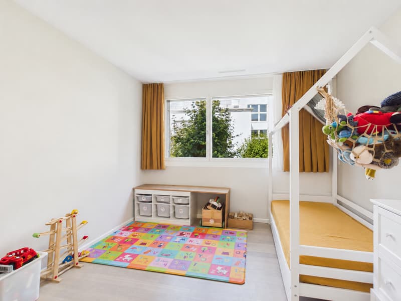 Bright 4.5-Room Minergie Apartment with Winter Garden and Balcony (8)