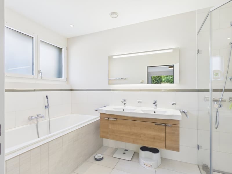 Bright 4.5-Room Minergie Apartment with Winter Garden and Balcony (7)