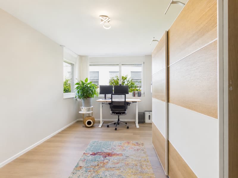 Bright 4.5-Room Minergie Apartment with Winter Garden and Balcony (9)