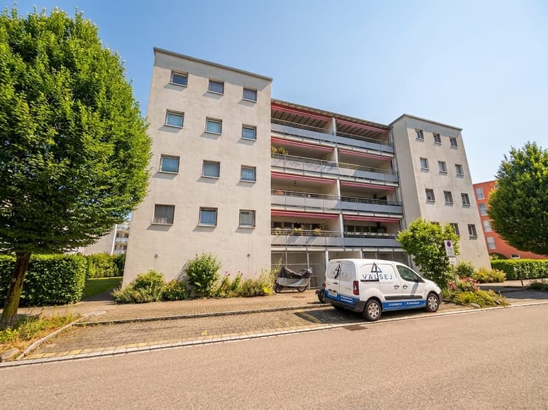 Helle 4-Zimmer-Wohnung mit grossem Balkon in Dietlikon kaufen (2)