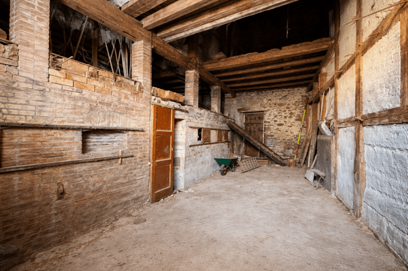 Ensemble immobilier à rénover (20)