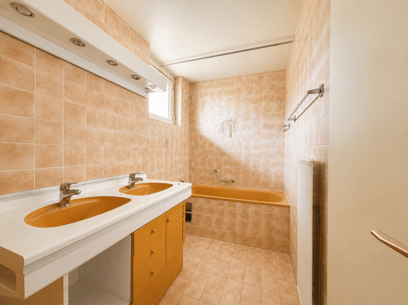 Villa contiguë entièrement à rafraichir située dans la commune résidentielle de Corsier (9)