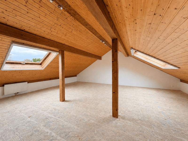 Villa contiguë entièrement à rafraichir située dans la commune résidentielle de Corsier (7)